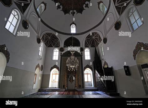  The Mosque Lamp of Sultan Orhan - A Symphony of Light and Intricate Geometry!